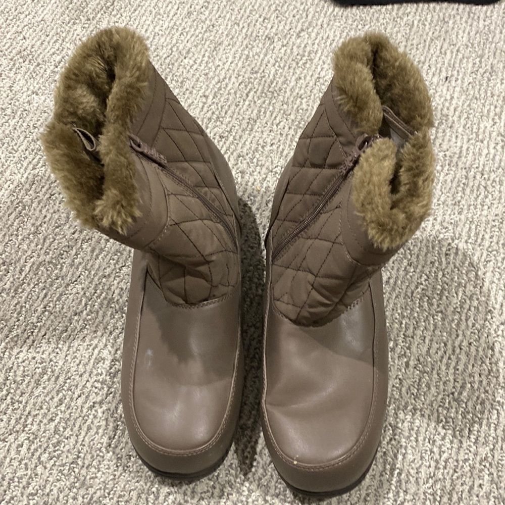 Totes boots
